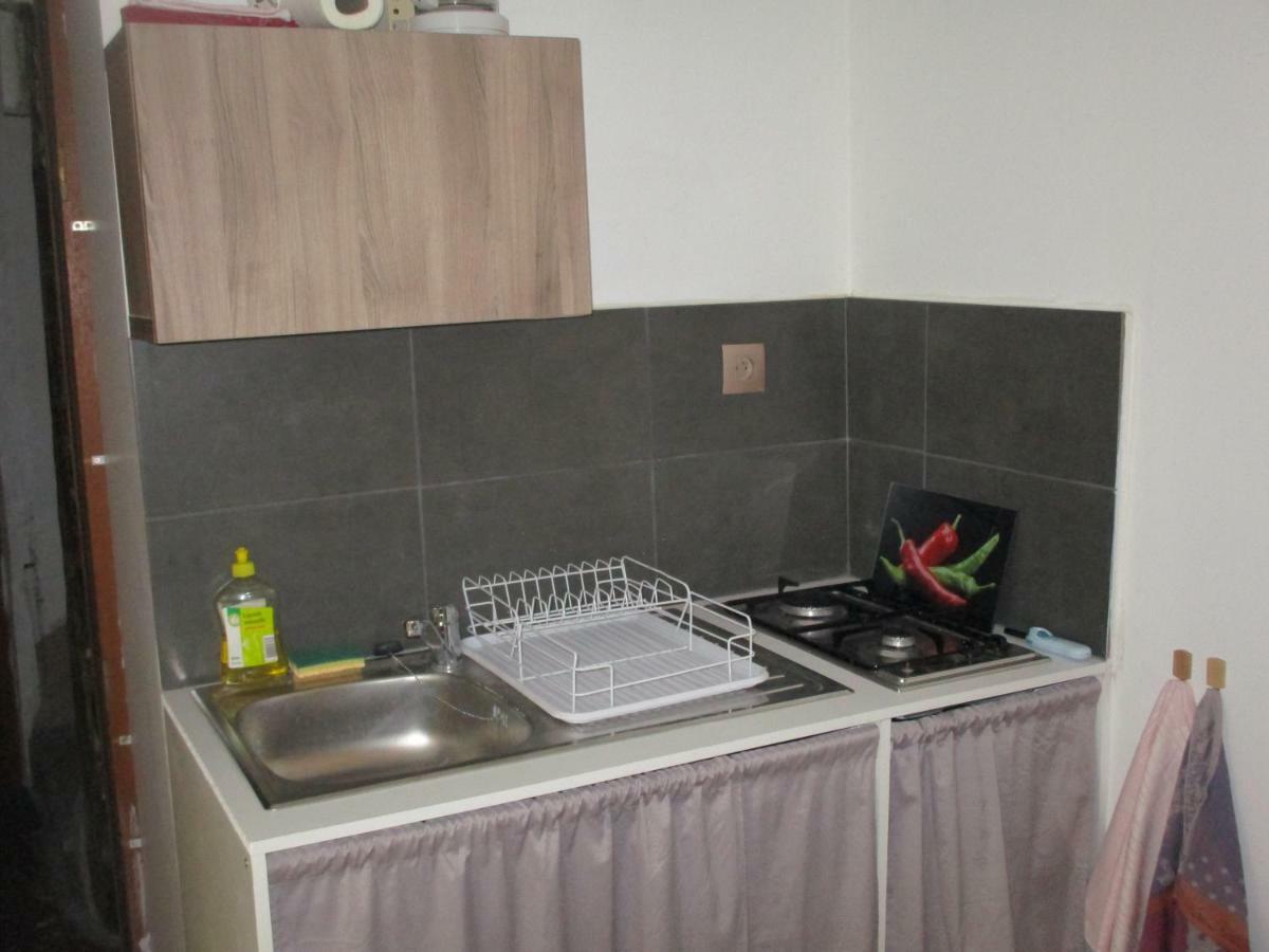 Petit Studio Apartment Lodeve Ngoại thất bức ảnh